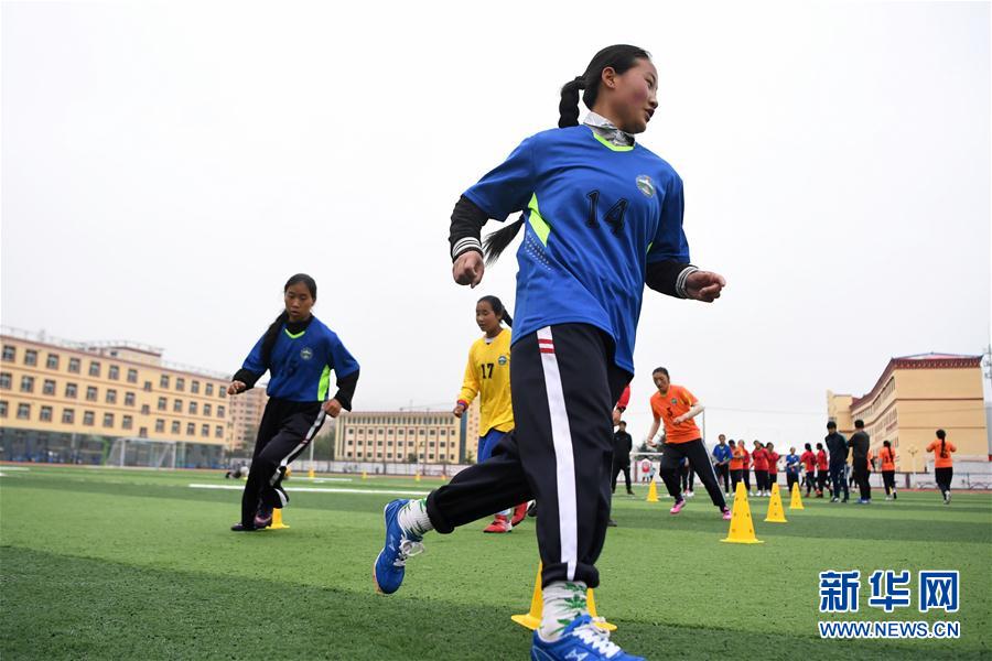（體育·專題）（13）足球——踢球吧！草原女孩