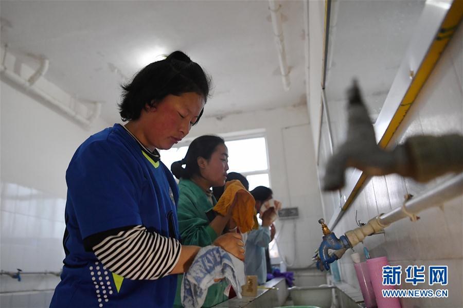 （體育·專題）（25）足球——踢球吧！草原女孩