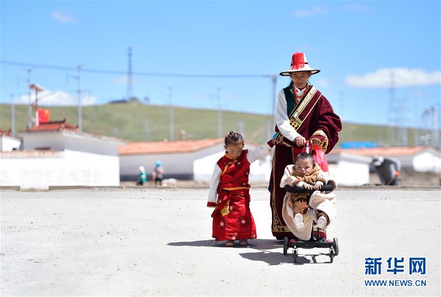 （走向我們的小康生活）（6）青?，敹啵狐S河源的幸福村