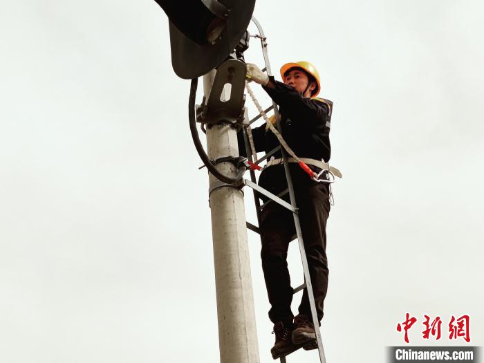 青?！胺蚱迿n”攜手守護(hù)“天路”平安