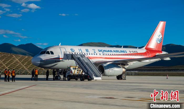 甘孜格薩爾機(jī)場?！⒈?攝