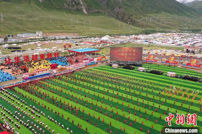 圖為玉樹藏族自治州成立70周年慶祝大會(huì)現(xiàn)場(chǎng)?！●R銘言 攝