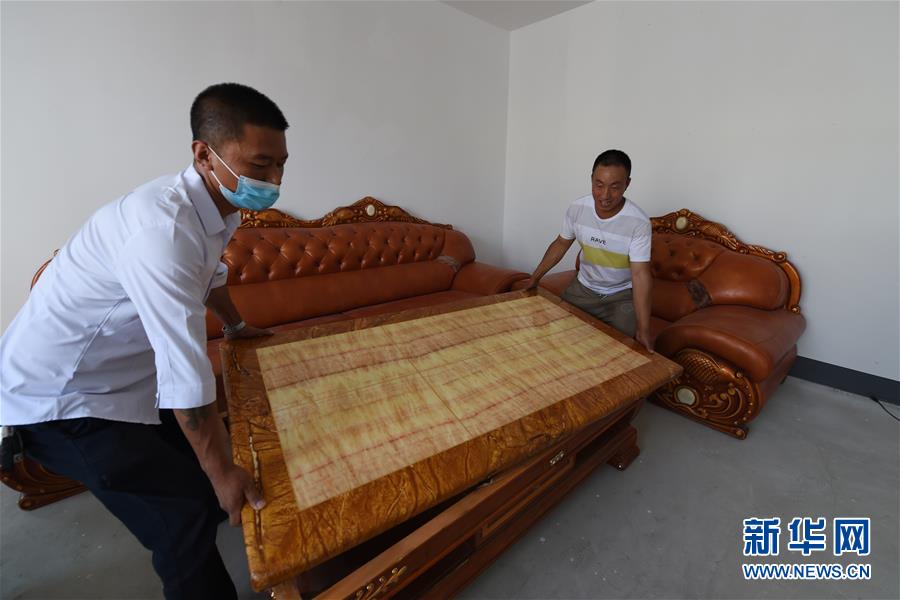 （新華全媒+）（27）千里“挪窩”，踏實開啟新生活