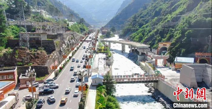 郭達(dá)山隧道進(jìn)口實(shí)況?！】蛋蛡髅焦﹫D