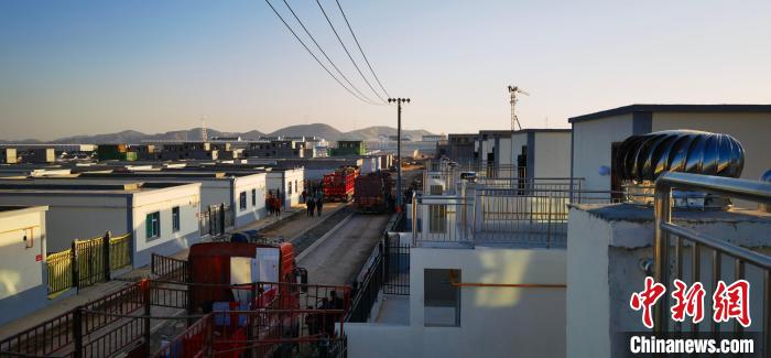 圖為蘭州新區(qū)移民安置區(qū)。　魏建軍 攝