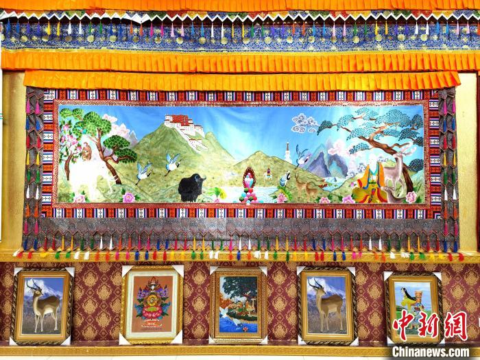 圖為藏繡作品。　祁增蓓 攝