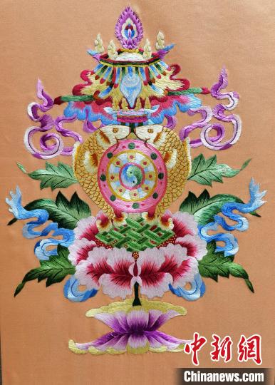 圖為藏繡作品?！∑钤鲚?攝
