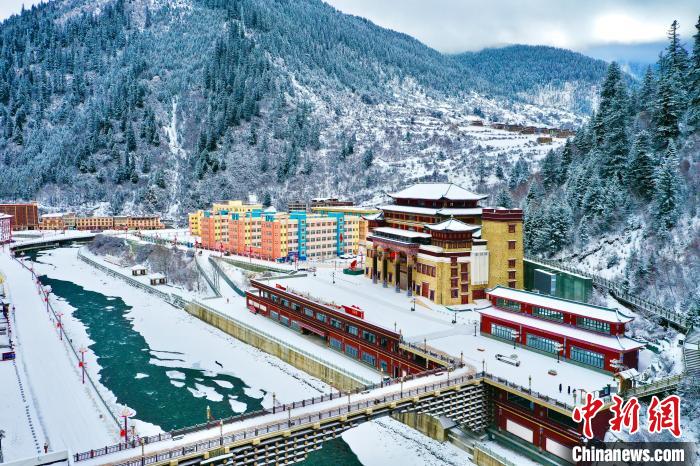 壤塘的雪后美景。　壤塘縣融媒體中心供圖
