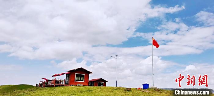 圖為地處同仁市加吾鄉(xiāng)東維村的農(nóng)家樂?！⑿憔?攝