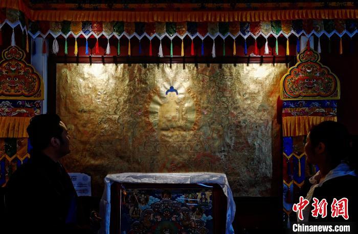 圖為使用金汁創(chuàng)作的金唐?！?zhí)砀?攝