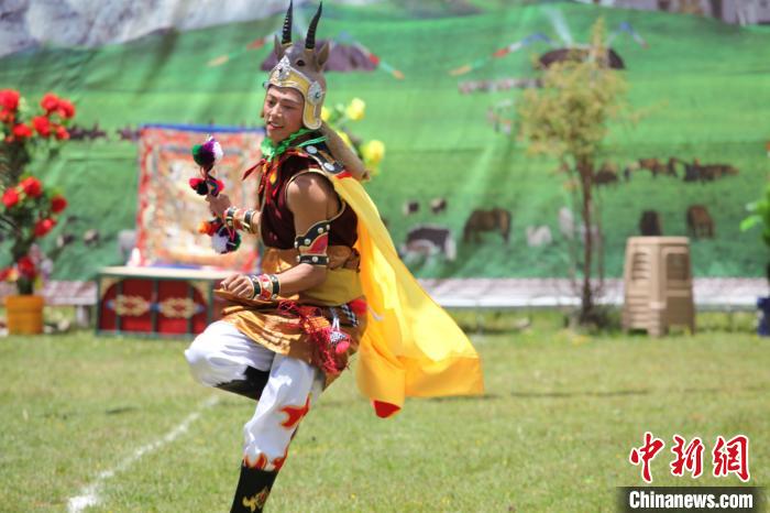 圖為演出人員表演現(xiàn)場?！“喱斂h文體旅游廣電局 供圖