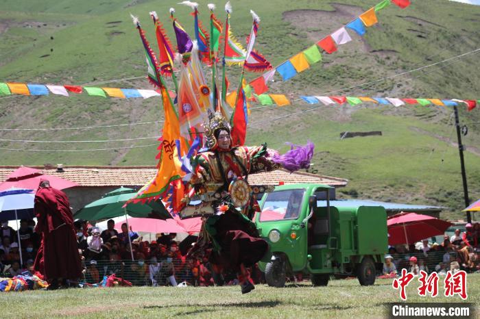 圖為表演現(xiàn)場?！“喱斂h文體旅游廣電局 供圖