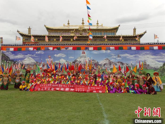 圖為全體演員合影?！“喱斂h文體旅游廣電局 供圖