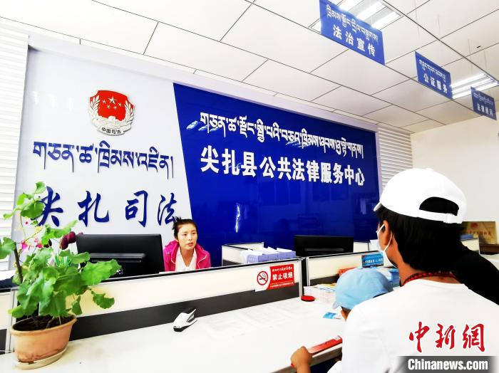 （人民幸福生活）探訪青海尖扎法律援助中心：應(yīng)援盡援，給弱勢(shì)群體筑法律后盾