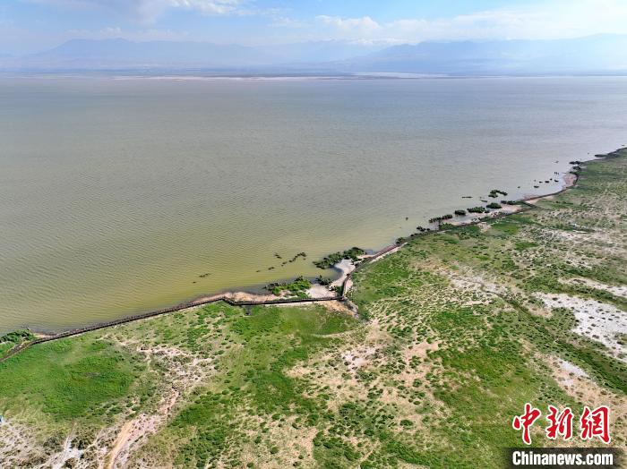 圖為航拍都蘭湖國(guó)家濕地公園?！∑钤鲚?攝