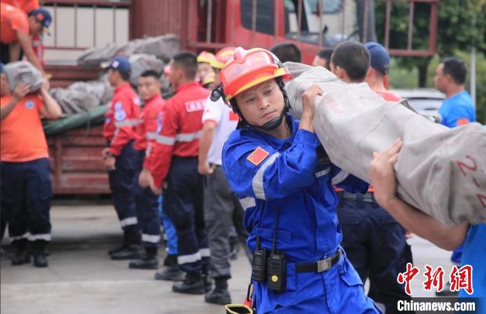 從汶川到瀘定，14年來他們依舊“在現(xiàn)場”