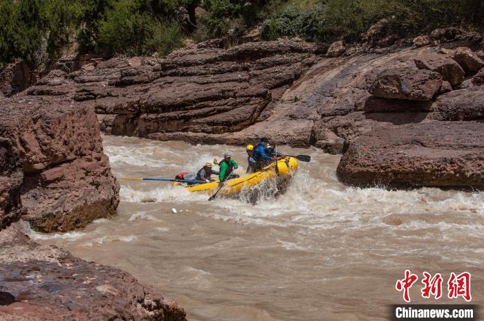 圖為瀾滄江生態(tài)漂流?！憸娼雌饔邢薰竟﹫D