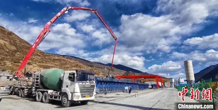 T梁發(fā)運(yùn)現(xiàn)場(chǎng)?！≈需F八局 供圖