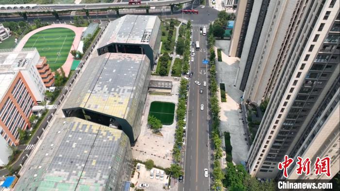 匯泉路社區(qū)一角?！「呒午?攝