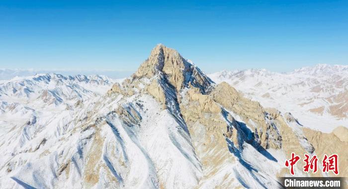 圖為山川被白雪覆蓋?！《继m縣融媒體中心供圖