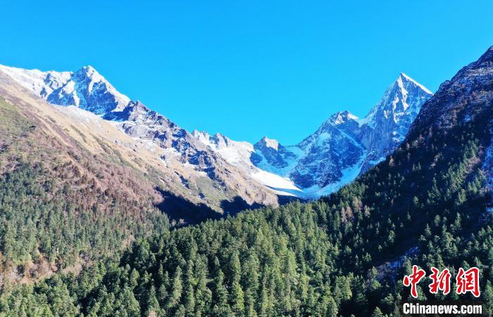 畢棚溝景區(qū)風(fēng)光?！“苍?攝