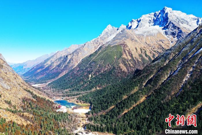 畢棚溝景區(qū)風(fēng)光?！“苍?攝