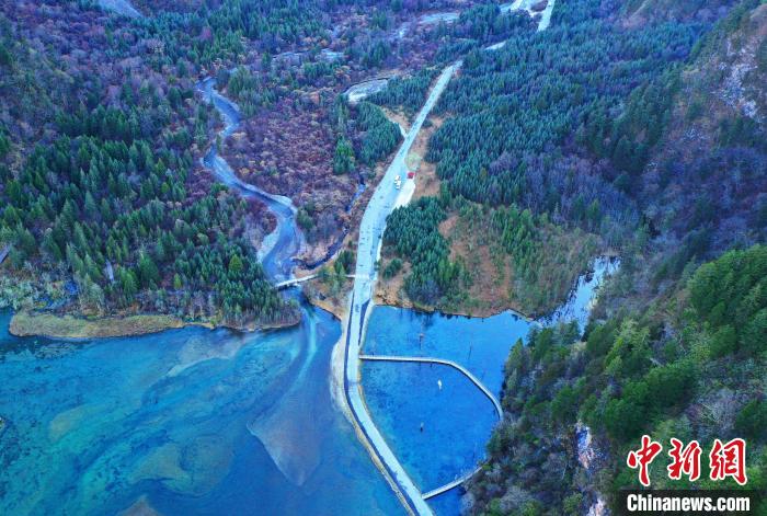 畢棚溝景區(qū)風(fēng)光?！“苍?攝