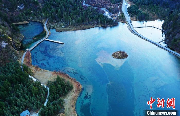 畢棚溝景區(qū)風(fēng)光?！“苍?攝