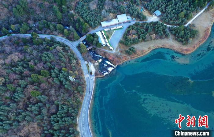 畢棚溝景區(qū)風(fēng)光?！“苍?攝