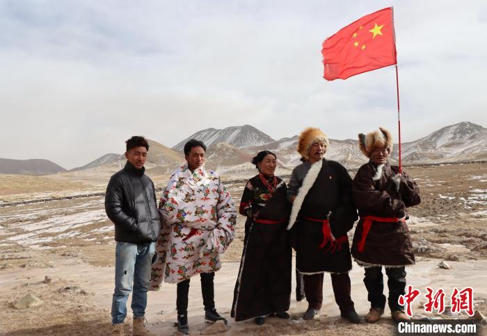 圖為青海省治多縣索加鄉(xiāng)干部群眾。(資料圖) 治多縣委宣傳部 供圖