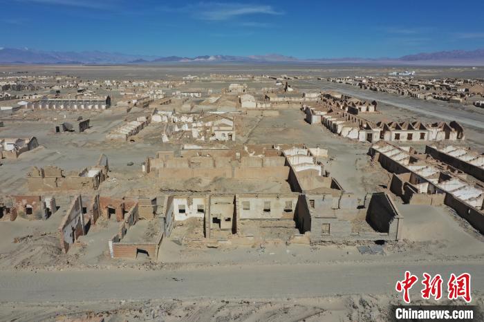 航拍青海省海西蒙古族藏族自治州茫崖市冷湖石油工業(yè)遺址保護(hù)區(qū)?！●R銘言 攝