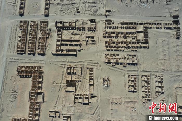 航拍青海省海西蒙古族藏族自治州茫崖市冷湖石油工業(yè)遺址保護(hù)區(qū)?！●R銘言 攝