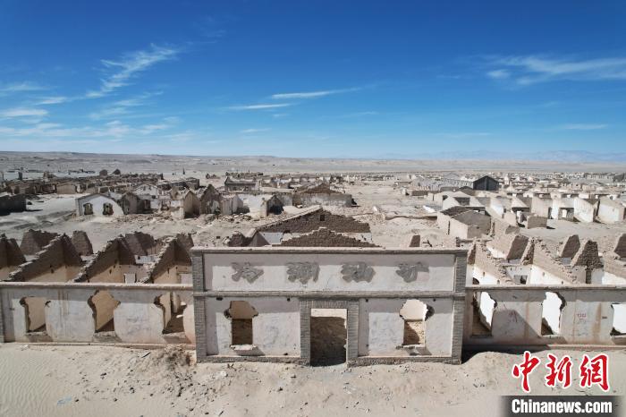 航拍青海省海西蒙古族藏族自治州茫崖市冷湖石油工業(yè)遺址保護(hù)區(qū)?！●R銘言 攝