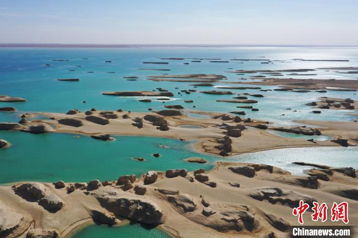 航拍青海大柴旦烏素特水上雅丹奇特景觀?！●R銘言 攝