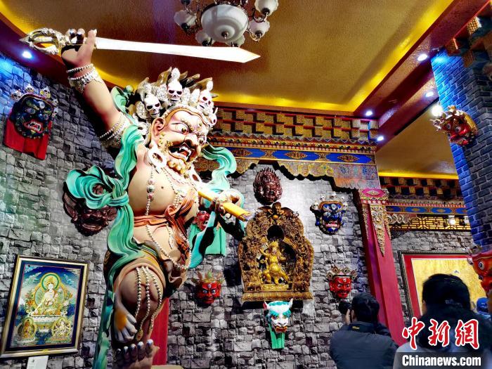 青?！敖鹕鹊亍睙嶝暎禾瓶?、泥塑璀璨奪目