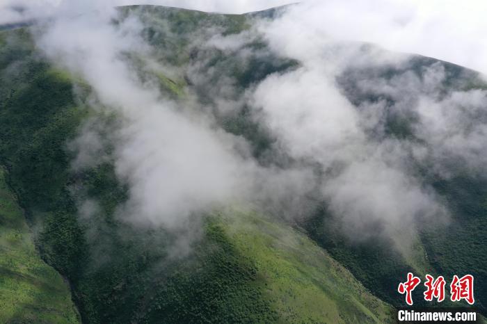 航拍賽來塘鎮(zhèn)山間云霧繚繞?！●R銘言 攝