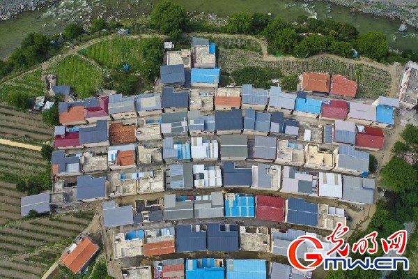 我們的家園｜小蘋(píng)果帶動(dòng)大產(chǎn)業(yè)，帶你看看這座阿壩州小村的鄉(xiāng)村振興新模式