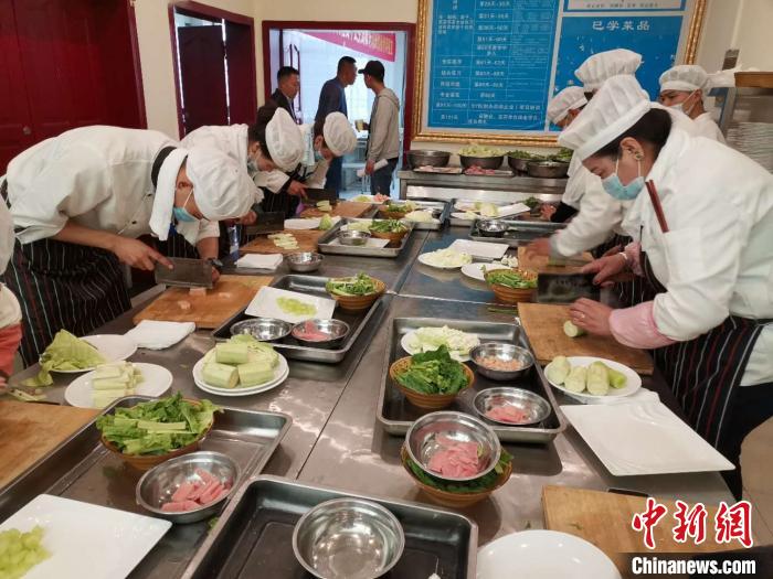 拉薩聚焦高校畢業(yè)生、農(nóng)牧民就業(yè)任務(wù)指標(biāo)均超額完成