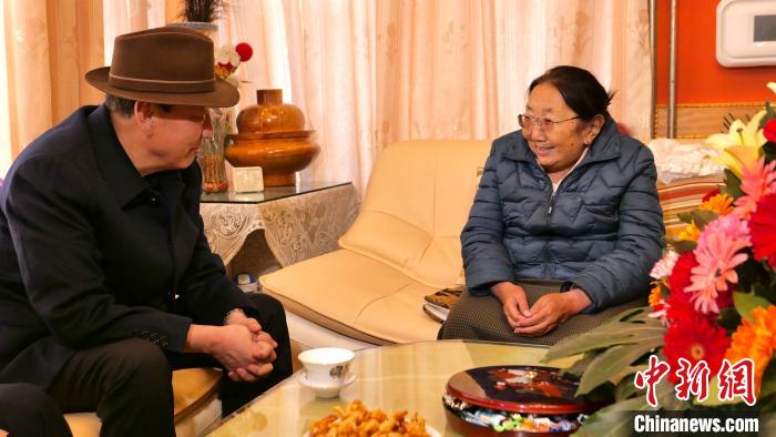 西藏自治區(qū)黨委統(tǒng)戰(zhàn)部部長旦科一行慰問黨外人士、愛國宗教人士及歸國藏胞