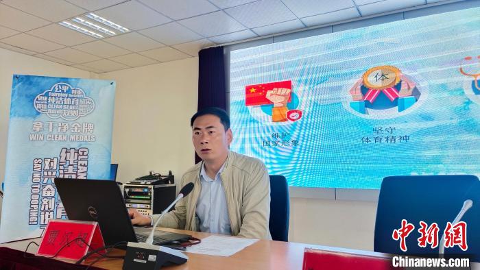 西藏自治區(qū)體育科學(xué)研究所助理研究員、國(guó)家級(jí)純潔體育教育講師賈漢超講座?！∝暽＠?攝