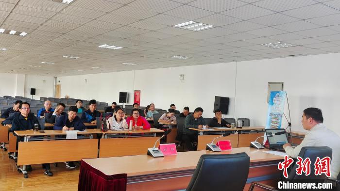 圖為培訓(xùn)會(huì)現(xiàn)場(chǎng)?！∝暽＠?攝