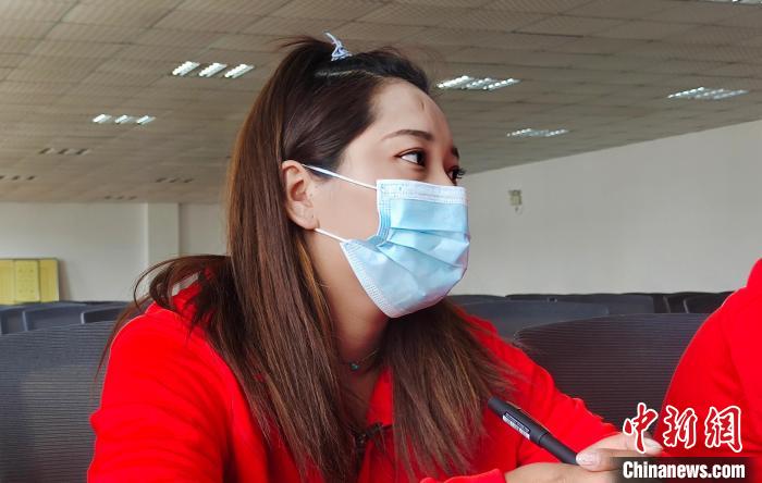 圖為西藏自治區(qū)運(yùn)動(dòng)員聽(tīng)培訓(xùn)講座?！∝暽＠?攝