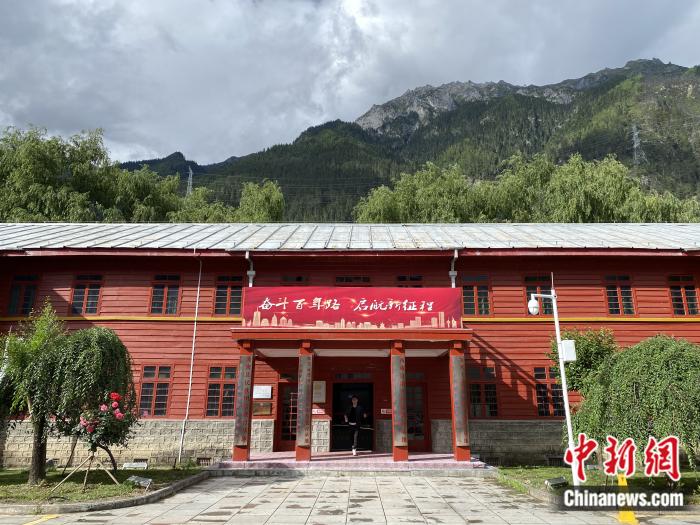 波密紅樓。彭寧鈴 攝