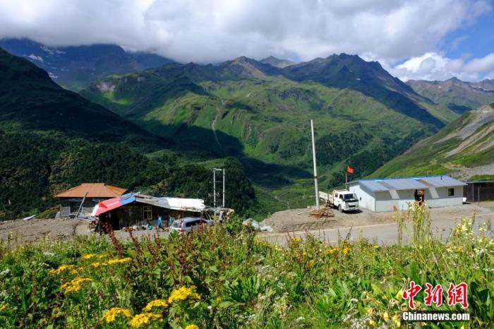 圖為8月6日，玉麥鄉(xiāng)卓嘎、央宗姐妹的牧場風(fēng)光。 <a target='_blank' ></p><p  align=