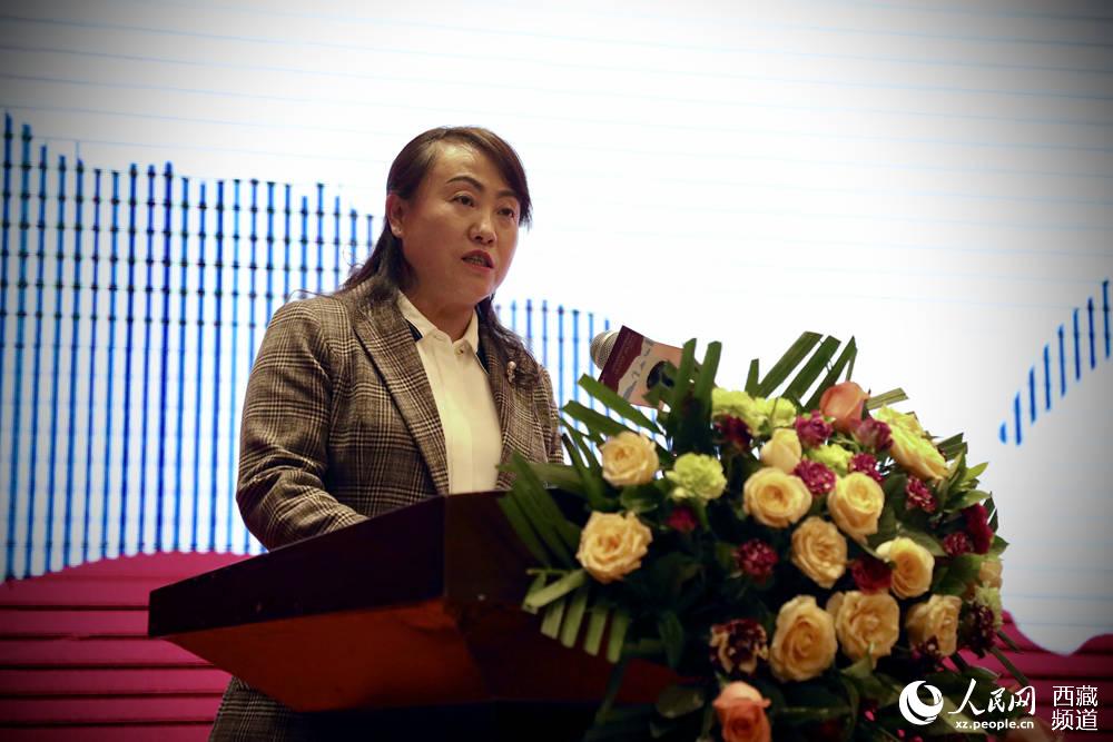 拉薩市旅游發(fā)展局相關(guān)負(fù)責(zé)人發(fā)言。人民網(wǎng) 次仁羅布攝