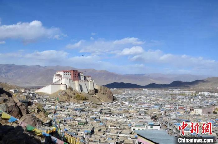 日喀則是“千山之宗，萬(wàn)水之源”，有著大城市所向往的天然資源?！∪A東師大供圖