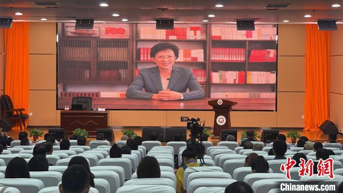 中國數(shù)百名專家學(xué)者齊聚共商西藏“穩(wěn)定、發(fā)展、生態(tài)、強邊”四件大事