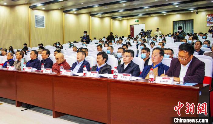 圖為與會專家學(xué)者聽會。　楊忠寧 攝