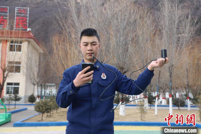 西藏:森林消防為“千里眼”“順風(fēng)耳”續(xù)航