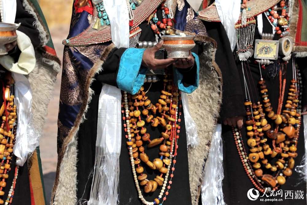 獨具特色的“飛天服飾”。人民網(wǎng) 李海霞攝